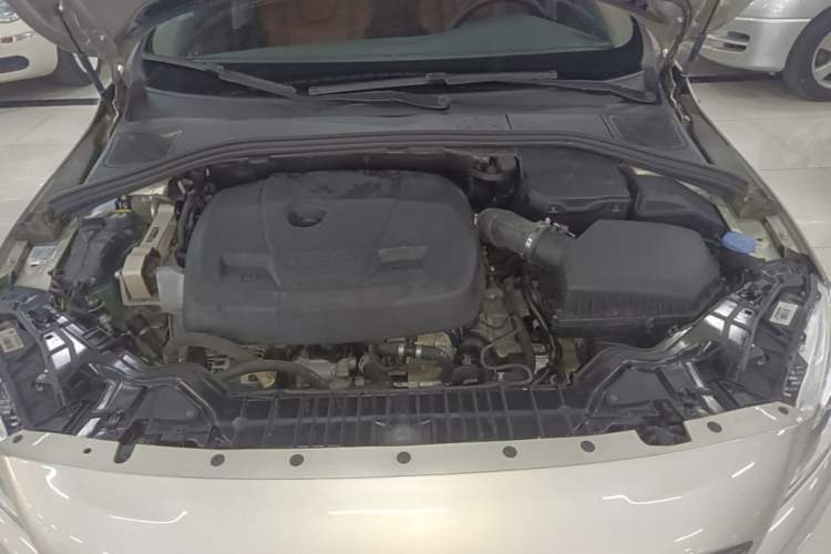 Used Volvo V60 2016 T5 Zhiya Edition Engine Bay