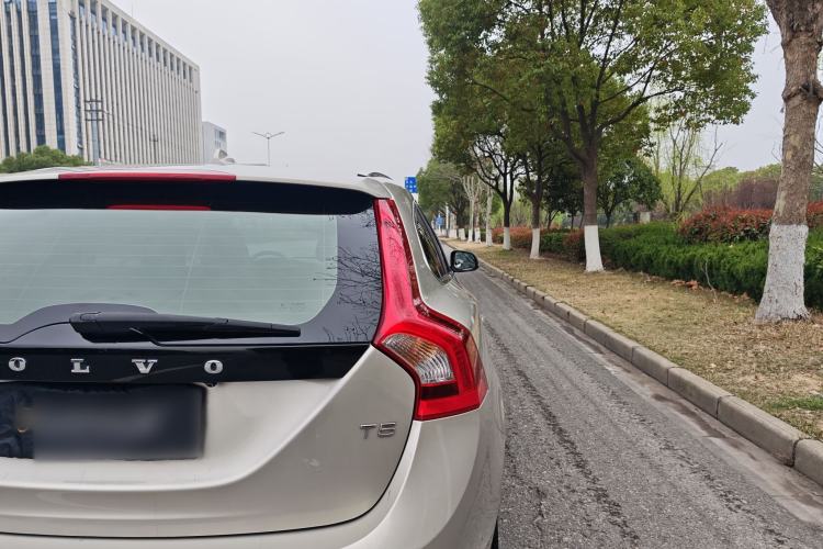 Used Volvo V60 2016 T5 Zhiyi Edition Exterior 4