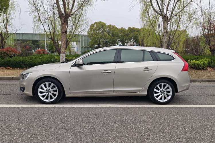 Used Volvo V60 2016 T5 Zhiyi Edition Exterior 6