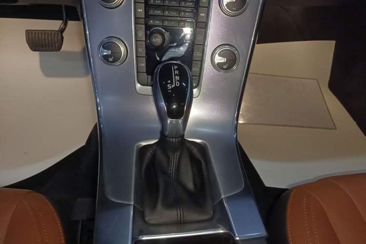 Used Volvo V60 2016 T5 Zhiya Edition Gear Lever