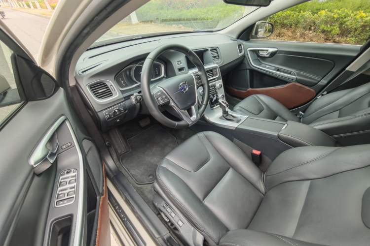 Used Volvo V60 2016 T5 Zhiyi Edition Interior 1