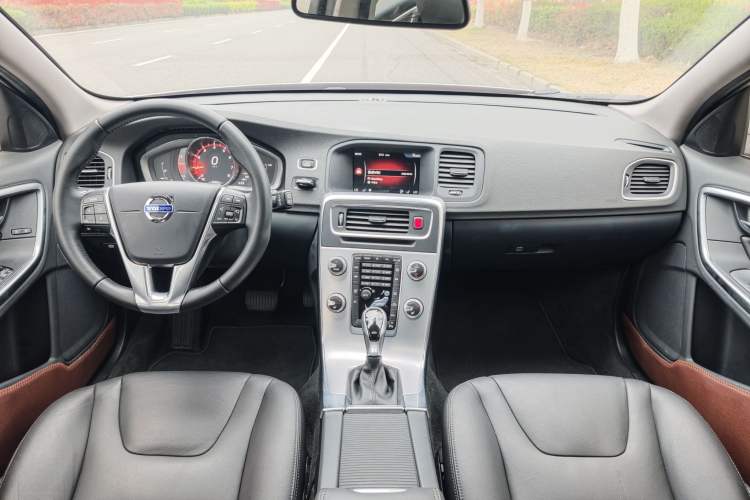 Used Volvo V60 2016 T5 Zhiyi Edition Interior 2