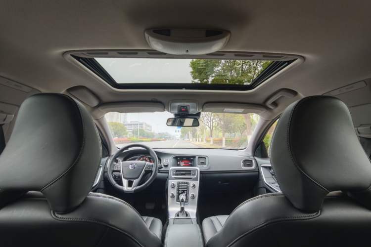 Used Volvo V60 2016 T5 Zhiyi Edition Interior 3