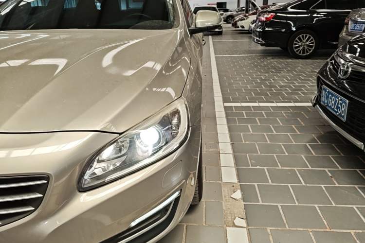 Used Volvo V60 2016 T5 Zhiya Edition Left Front Headlight