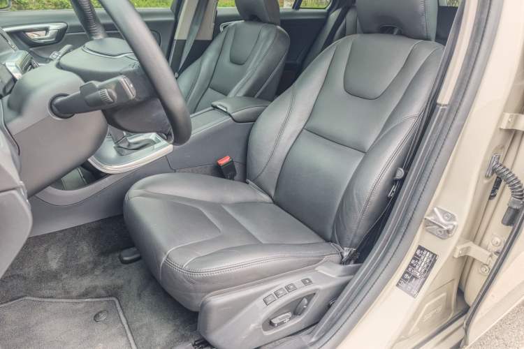Used Volvo V60 2016 T5 Zhiyi Edition Left Front Seat