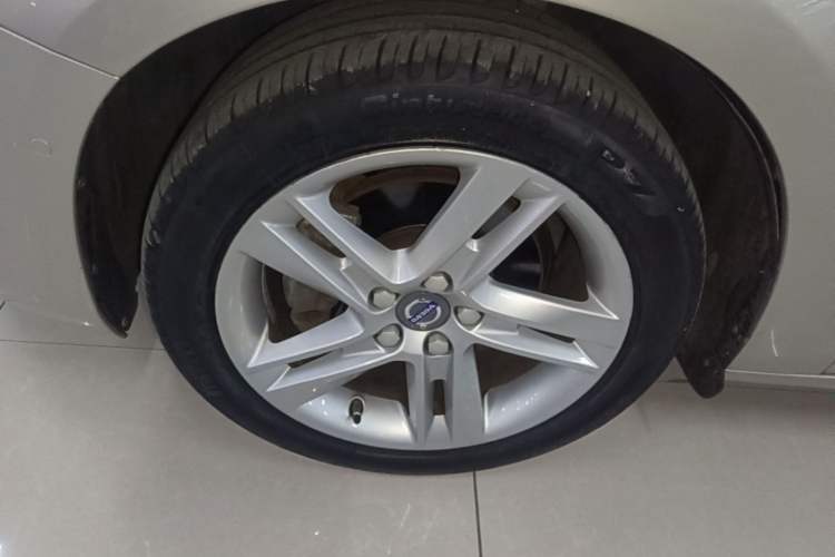 Used Volvo V60 2016 T5 Zhiya Edition Left Front Wheel Hub