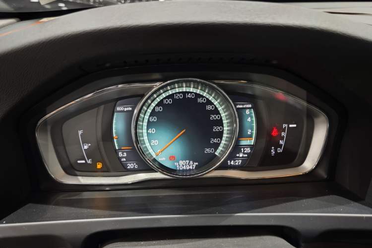 Used Volvo V60 2016 T5 Zhiyi Edition Odometer Close Up