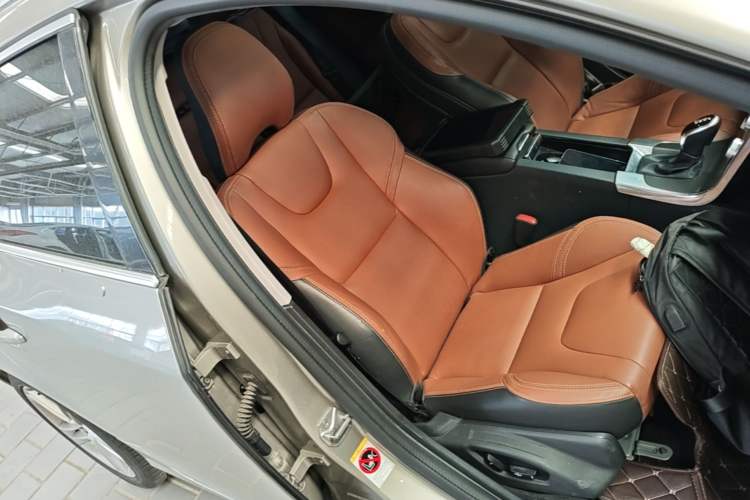 Used Volvo V60 2016 T5 Zhiya Edition Right Front Seat