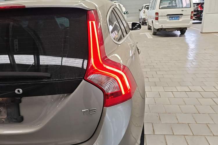 Used Volvo V60 2016 T5 Zhiya Edition Right Rear Taillight