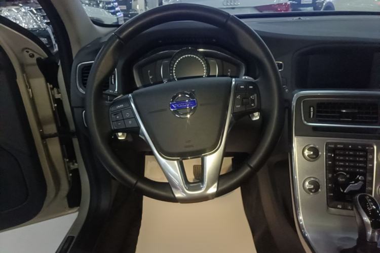 Used Volvo V60 2016 T5 Zhiya Edition Steering Wheel