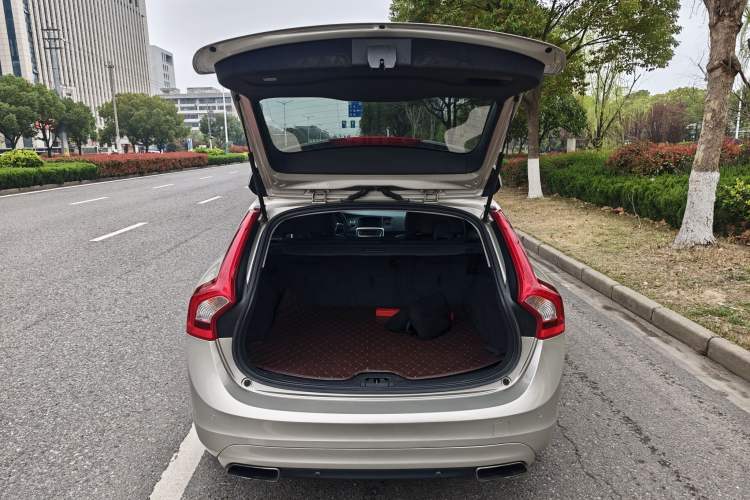 Used Volvo V60 2016 T5 Zhiyi Edition Trunk