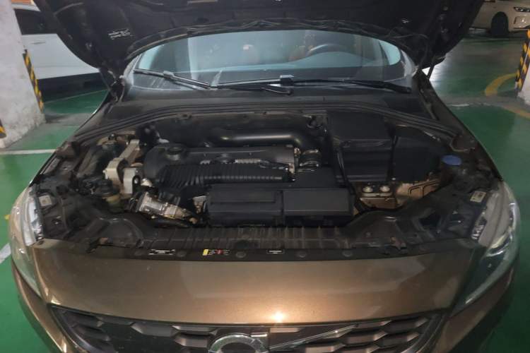 Used Volvo V60 2016 Cross Country T6 AWD Engine Bay