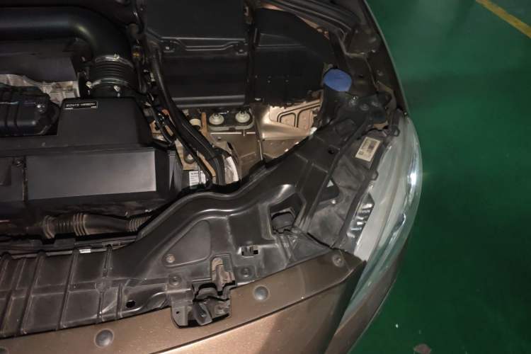 Used Volvo V60 2016 Cross Country T6 AWD Engine Bay Left