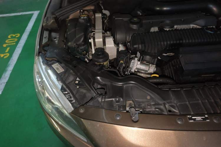 Used Volvo V60 2016 Cross Country T6 AWD Engine Bay Right