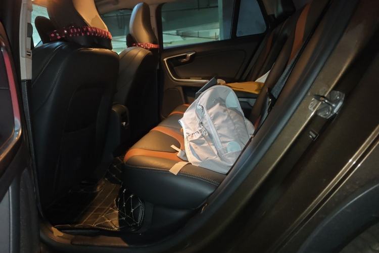 Used Volvo V60 2016 Cross Country T6 AWD Left Rear Seat