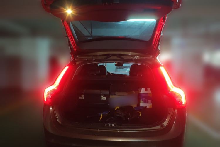 Used Volvo V60 2016 Cross Country T6 AWD Trunk