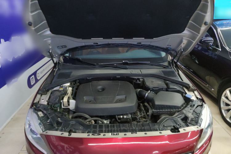 Used Volvo V60 2016 T5 Zhiya Edition Engine Bay