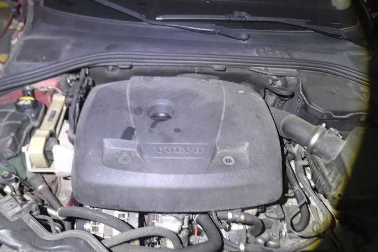 Used Volvo V60 2016 T5 Zhiya Edition Engine Bay