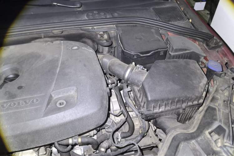 Used Volvo V60 2016 T5 Zhiya Edition Engine Bay Left