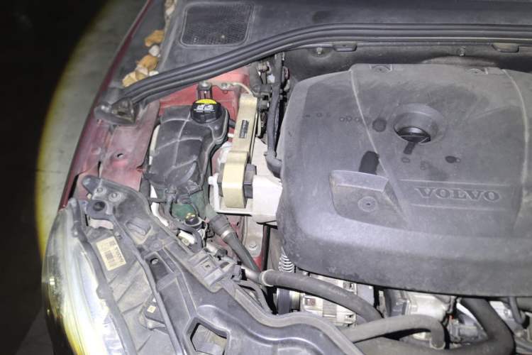 Used Volvo V60 2016 T5 Zhiya Edition Engine Bay Right