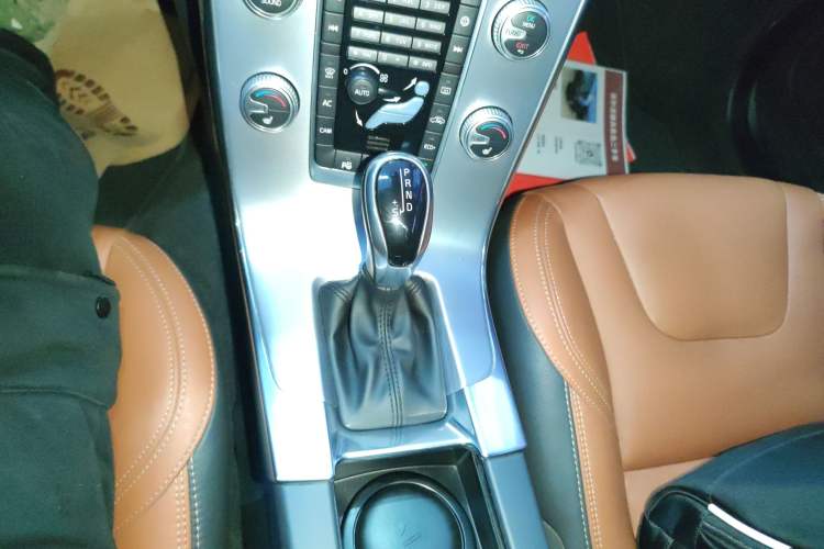 Used Volvo V60 2016 T5 Zhiya Edition Gear Lever