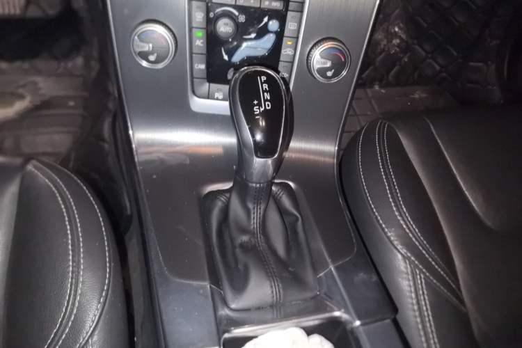 Used Volvo V60 2016 T5 Zhiya Edition Gear Lever