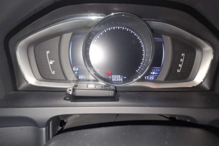 Used Volvo V60 2016 T5 Zhiya Edition Odometer Close Up