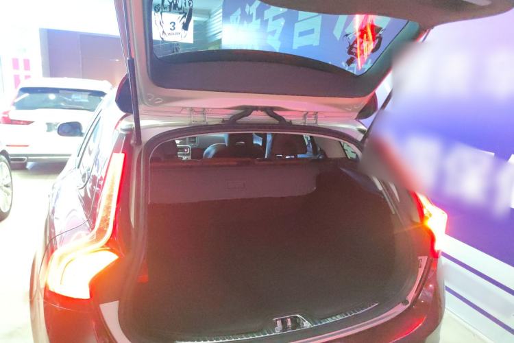 Used Volvo V60 2016 T5 Zhiya Edition Trunk