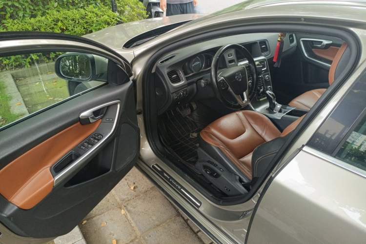 Used Volvo V60 2016 T5 Zhiyi Edition Driver Seat