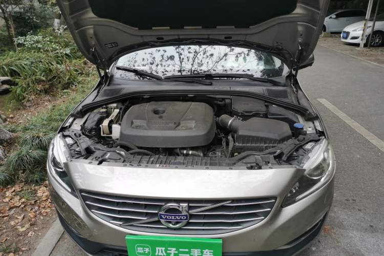 Used Volvo V60 2016 T5 Zhiya Edition Engine Bay