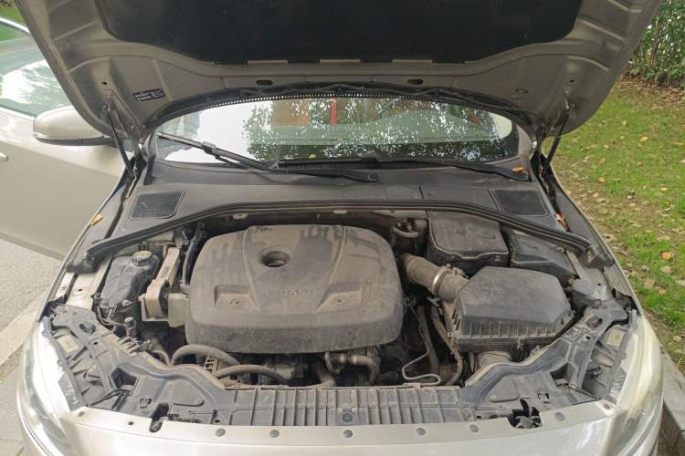 Used Volvo V60 2016 T5 Zhiyi Edition Engine Bay