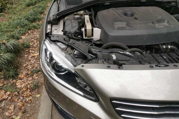Used Volvo V60 2016 T5 Zhiya Edition Engine Bay Right