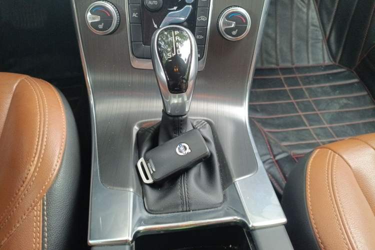 Used Volvo V60 2016 T5 Zhiyi Edition Gear Lever