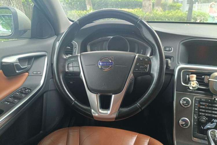 Used Volvo V60 2016 T5 Zhiyi Edition Steering Wheel