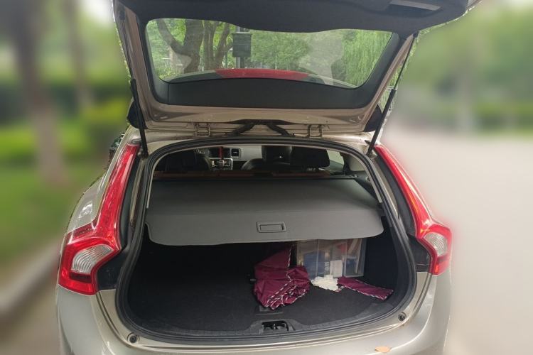 Used Volvo V60 2016 T5 Zhiyi Edition Trunk