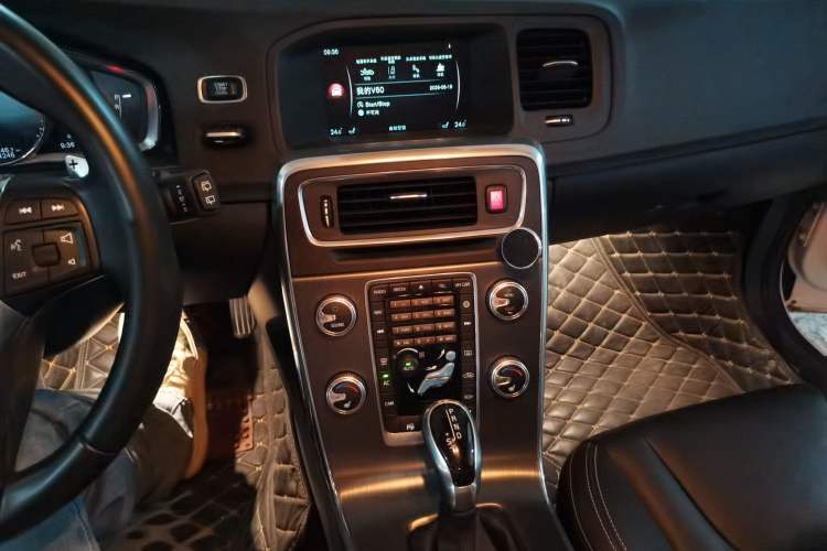 Used Volvo V60 2016 T5 Zhiya Edition Audio And AC Panel