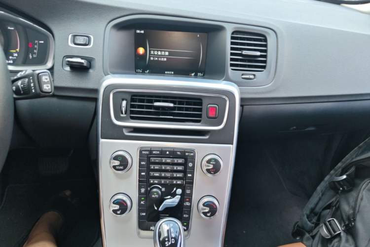 Used Volvo V60 2016 T5 Zhiya Edition Audio And AC Panel