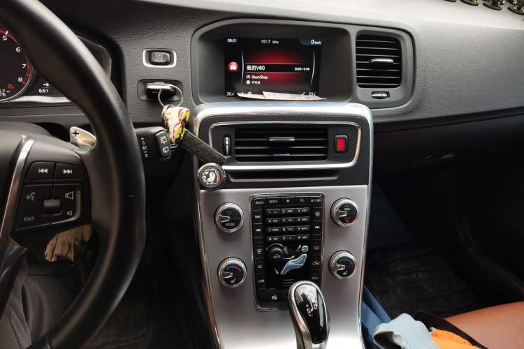 Used Volvo V60 2016 T5 Zhiya Edition Audio And AC Panel
