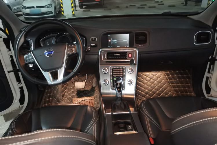 Used Volvo V60 2016 T5 Zhiya Edition Center Console