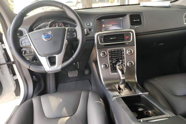 Used Volvo V60 2016 T5 Zhiyi Edition Center Console