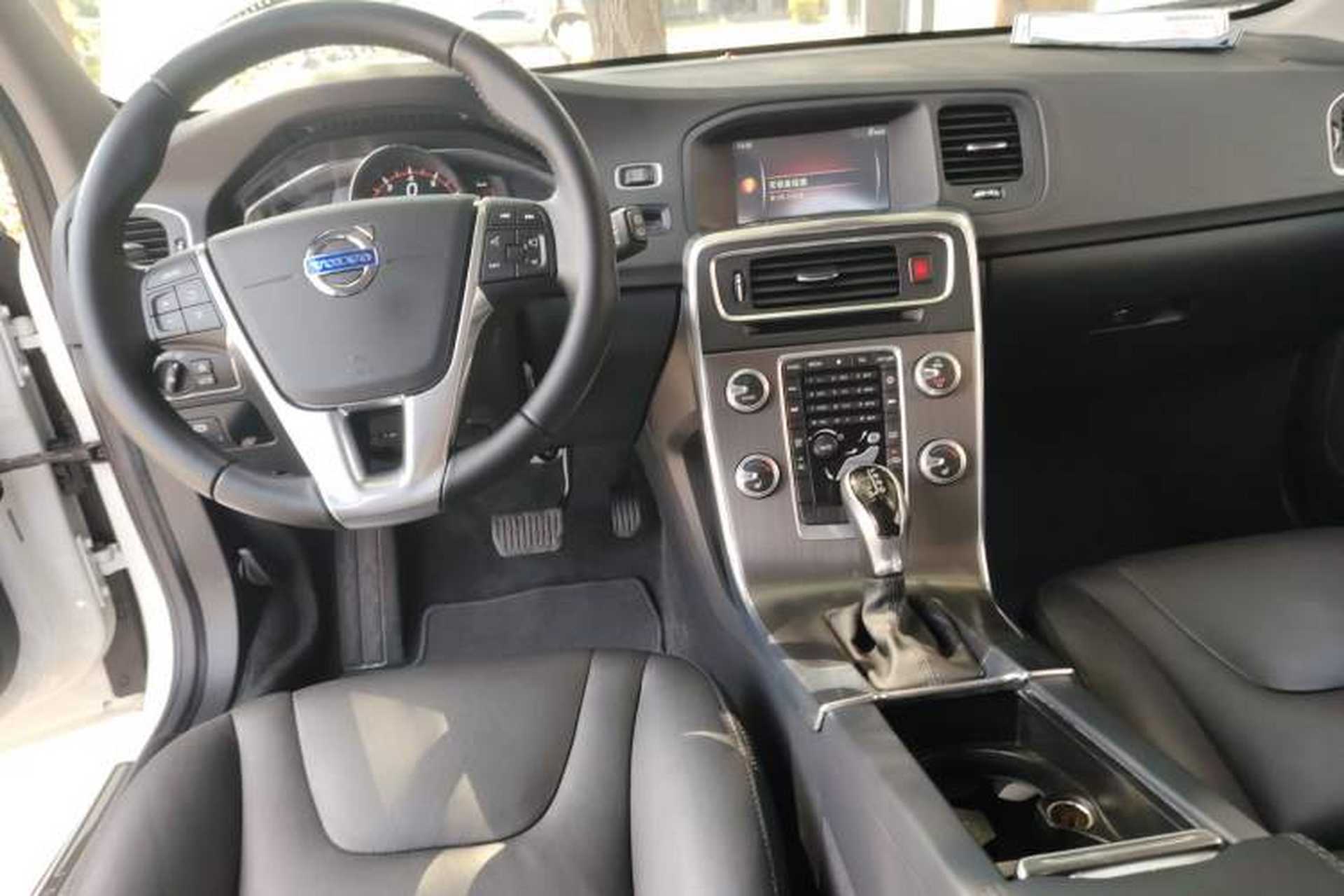 Used Volvo V60 2016 T5 Zhiyi Edition Center Console