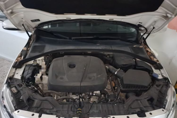 Used Volvo V60 2016 T5 Zhiya Edition Engine Bay