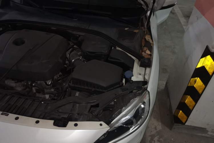 Used Volvo V60 2016 T5 Zhiya Edition Engine Bay Left