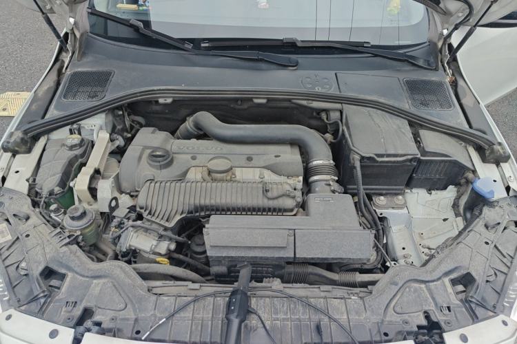 Used Volvo V60 2016 Cross Country T6 AWD Engine Bay