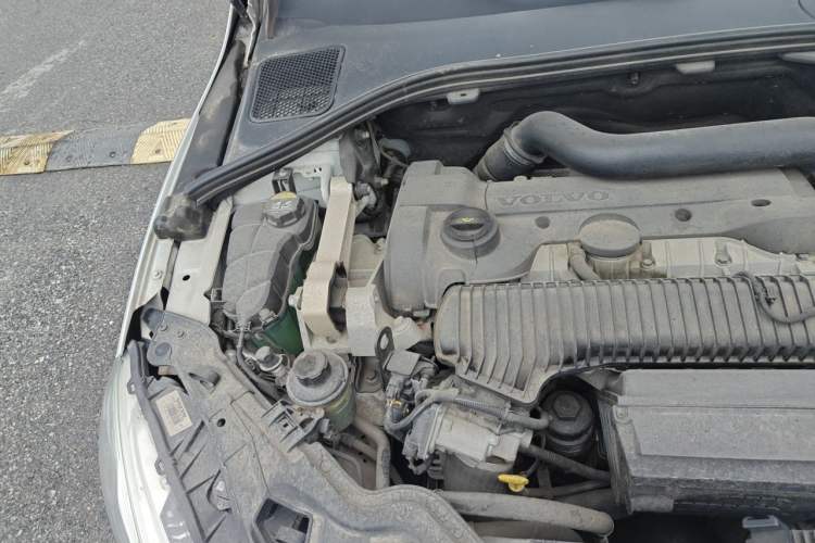 Used Volvo V60 2016 Cross Country T6 AWD Engine Bay Right