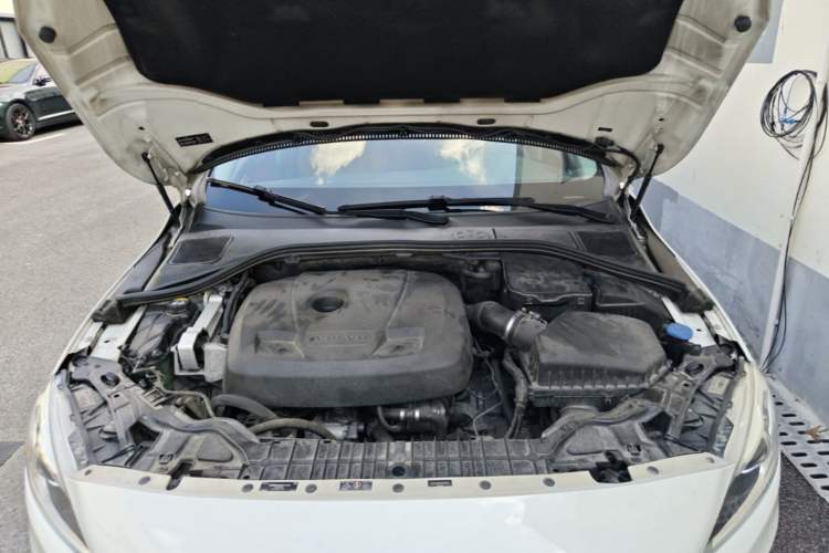 Used Volvo V60 2016 T5 Zhiya Edition Engine Bay
