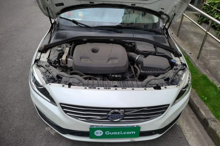 Used Volvo V60 2016 T5 Zhiya Edition Engine Bay