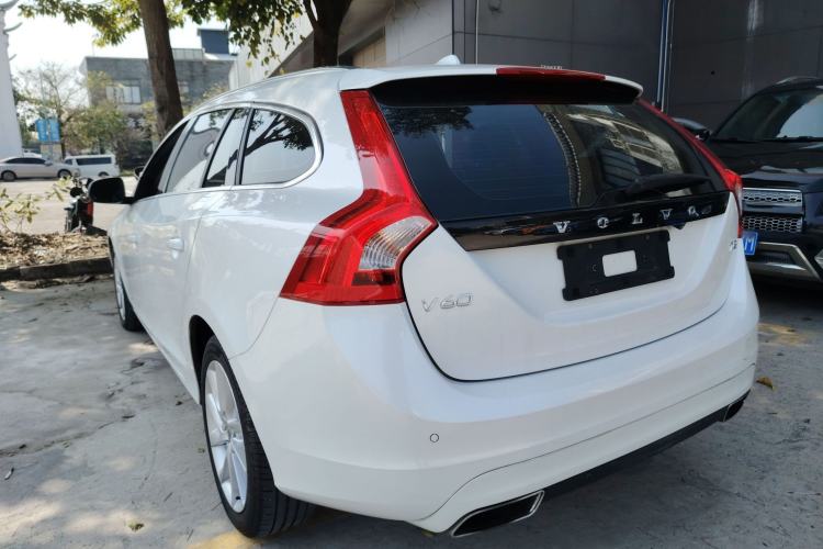 Used Volvo V60 2016 T5 Zhiyi Edition Exterior 2