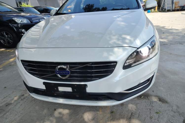 Used Volvo V60 2016 T5 Zhiyi Edition Front