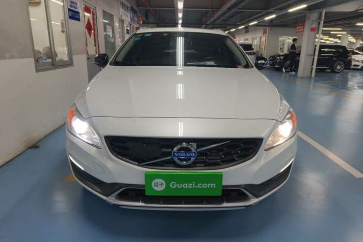 Used Volvo V60 2016 Cross Country T6 AWD Front